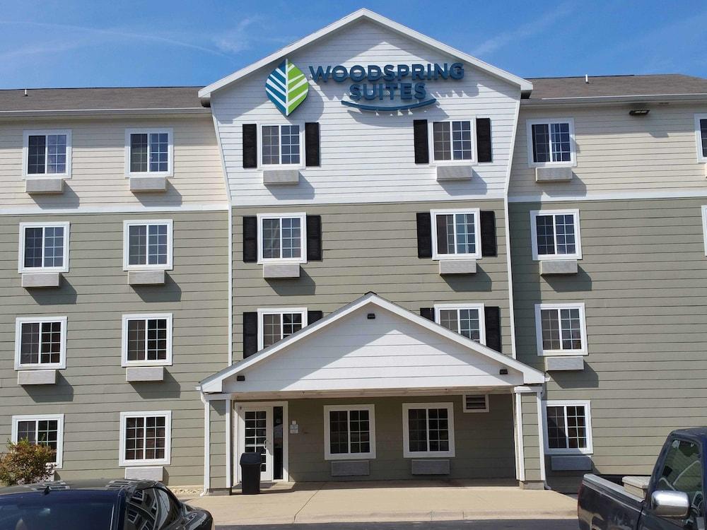 Suburban Studios Watford City Exterior foto