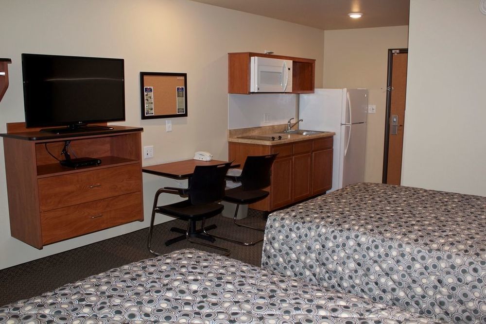 Suburban Studios Watford City Zimmer foto