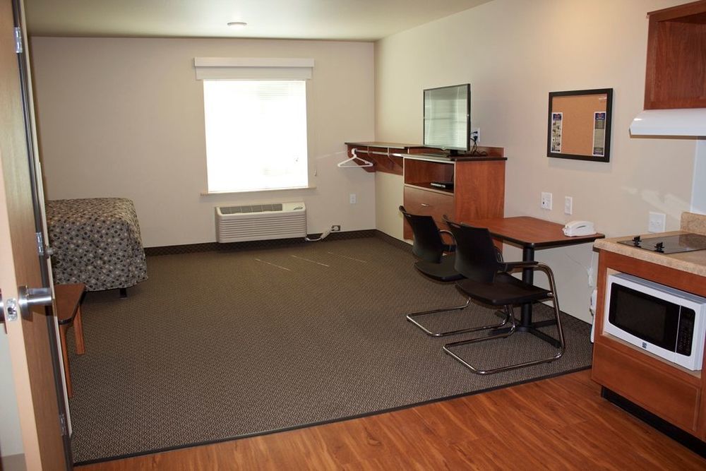 Suburban Studios Watford City Zimmer foto