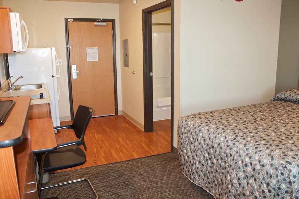 Suburban Studios Watford City Zimmer foto